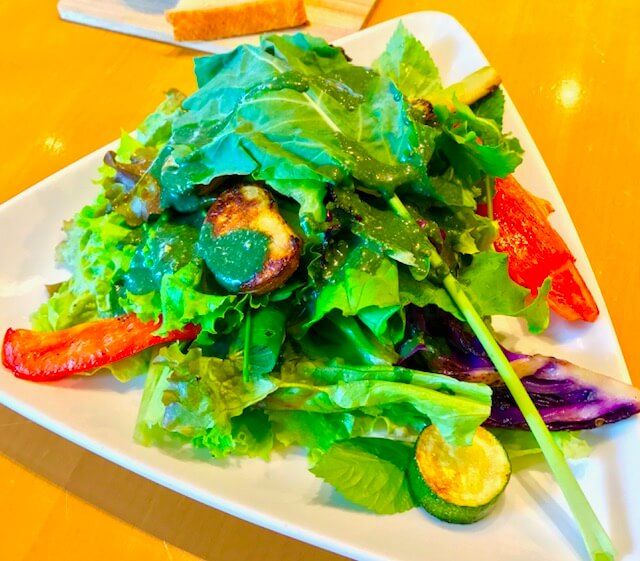 横浜元町おしゃれなカフェで野菜のランチ Kaoris カオリズ