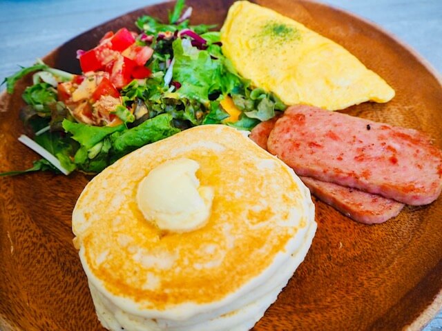 旅先のおすすめモーニング シナモンズ横浜山下公園店 パンケーキはテイクアウトもok